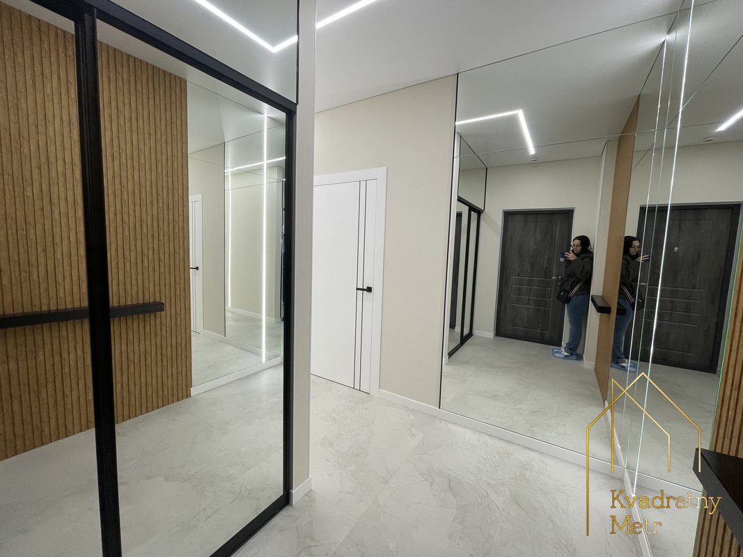 Продам видовую ЖК 'Акрополь-3' 2-ком. квартиру — zdjęcie 9