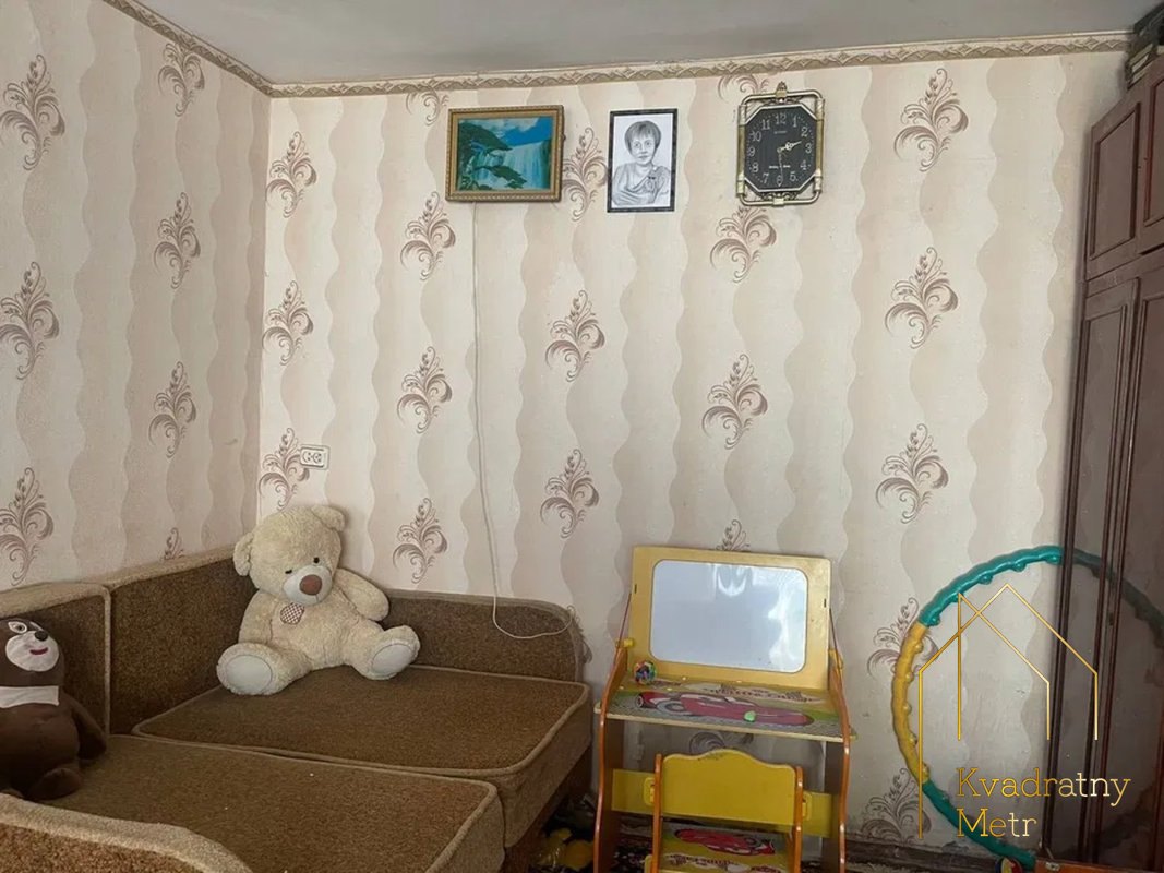 Продам 4-кімнатну квартиру з гаражем — снимка 1